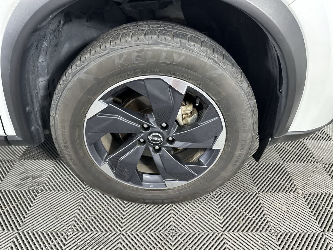 Used 2024 Nissan Rogue SV AWD/4WD image 10