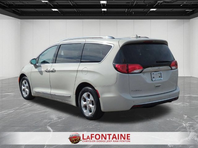 Used 2017 Chrysler Pacifica Touring-L Plus FWD image 3