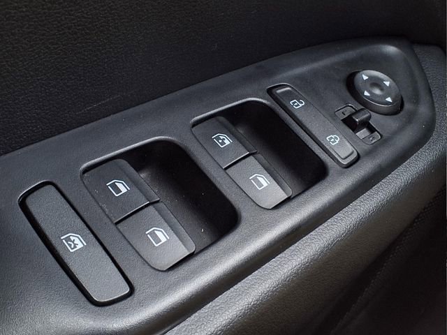 Used 2025 Hyundai Venue SEL image 26