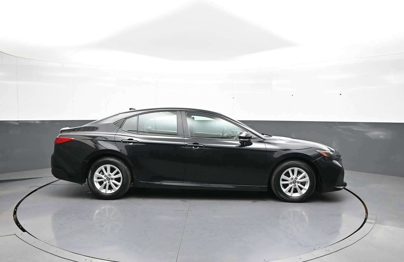 Used 2026 Toyota Camry LE FWD image 4