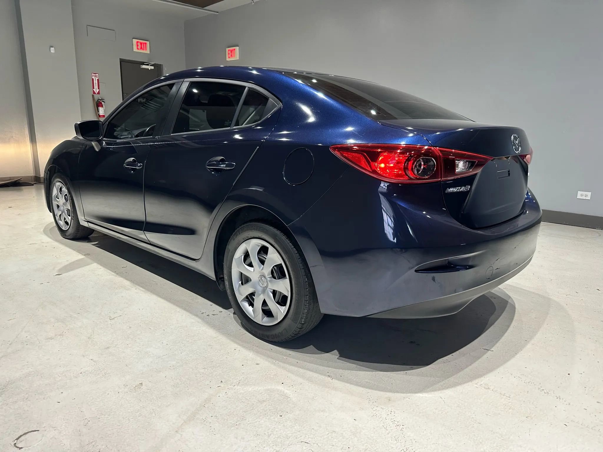 Used 2016 MAZDA MAZDA3 i Sport image 4