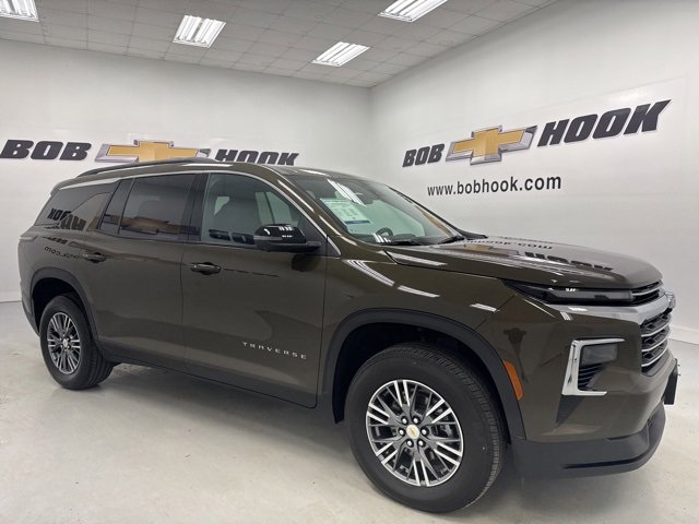 Used 2024 Chevrolet Traverse LT w/ Trailering Package image 3