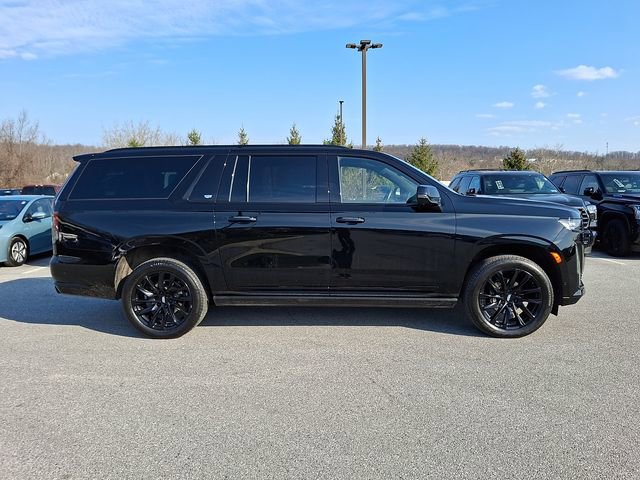 Used 2024 Cadillac Escalade ESV Sport w/ LPO, ONYX Package image 7