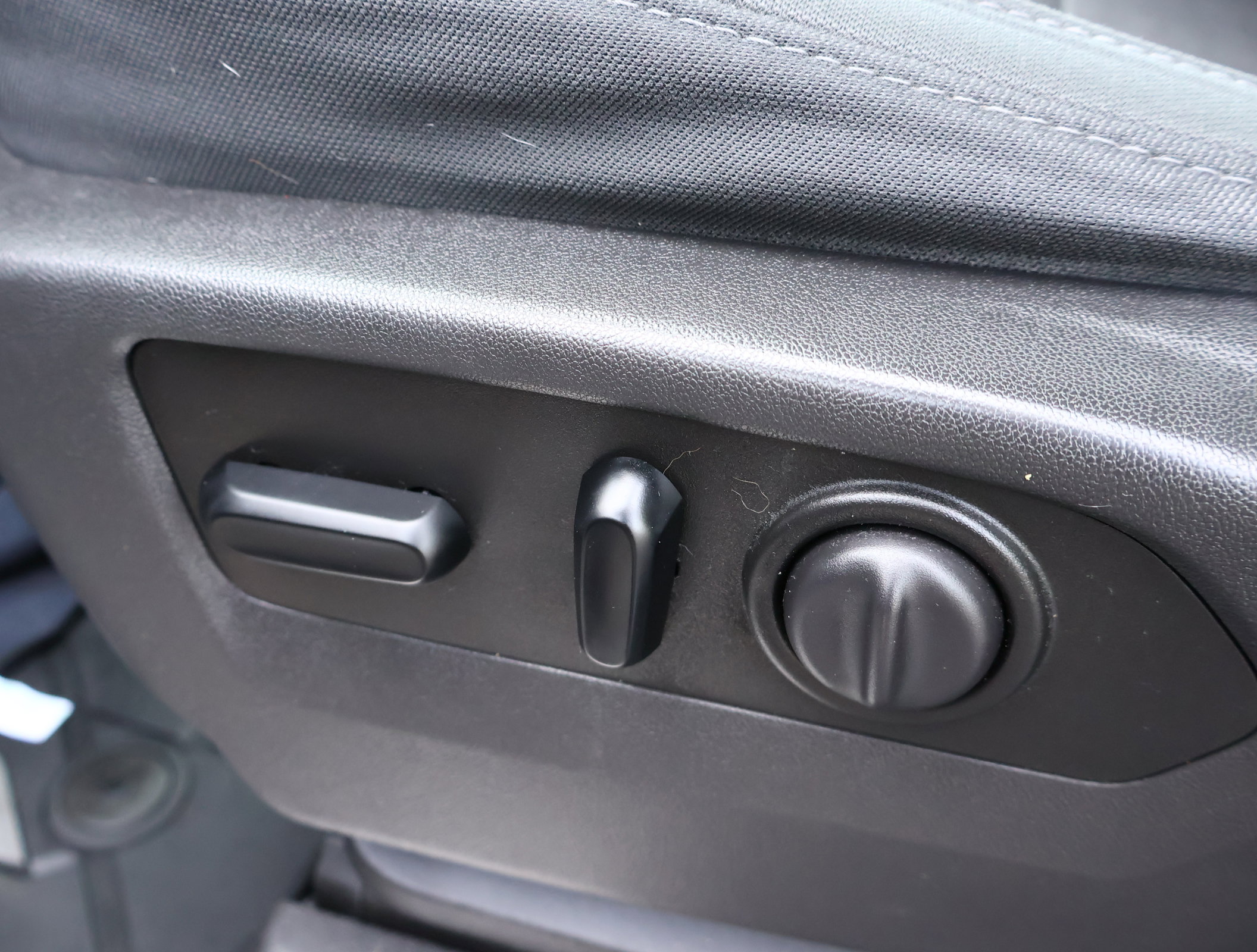 Used 2019 Chevrolet Silverado 1500 LT Trail Boss w/ Convenience Package AWD/4WD image 8