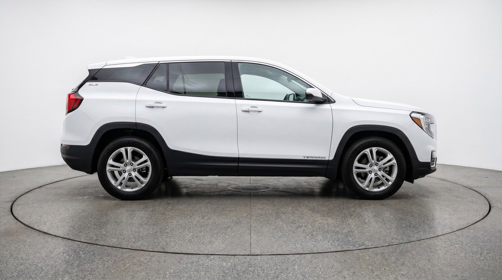 Used 2024 GMC Terrain SLE FWD image 11