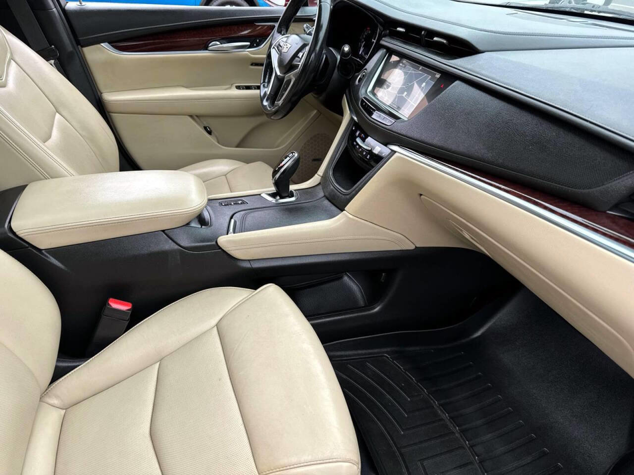 Used 2018 Cadillac XT5 Luxury w/ Driver Awareness Package AWD/4WD image 8
