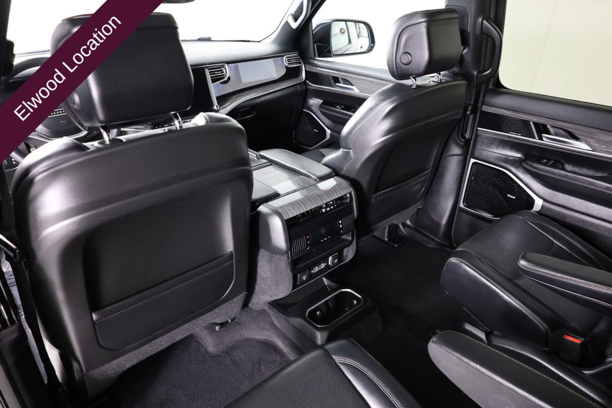 Used 2022 Jeep Wagoneer Series III w/ Premium Group I AWD/4WD image 37