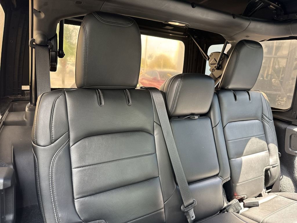 Used 2019 Jeep Wrangler Unlimited Sahara AWD/4WD image 43