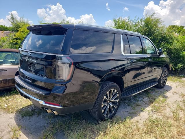 Used 2025 Chevrolet Suburban High Country AWD/4WD image 3