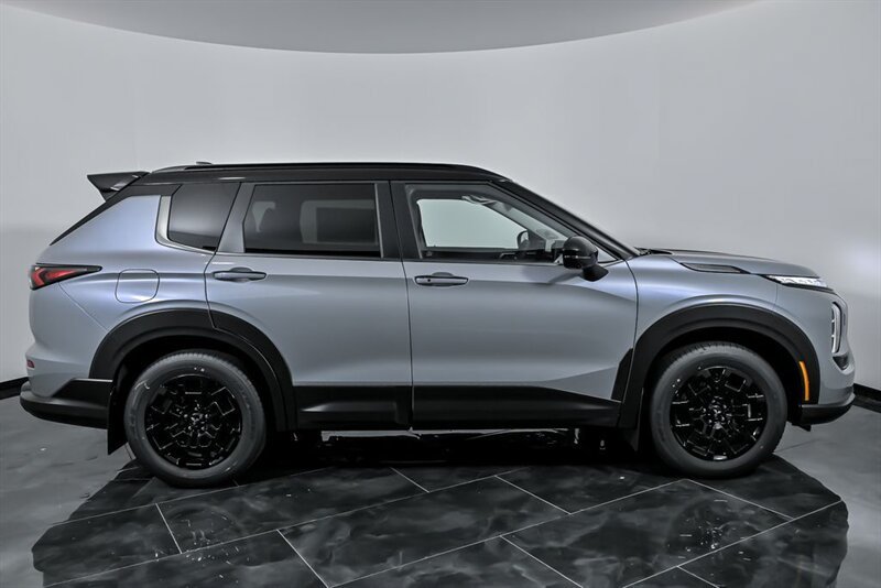 New 2025 Mitsubishi Outlander AWD image 9