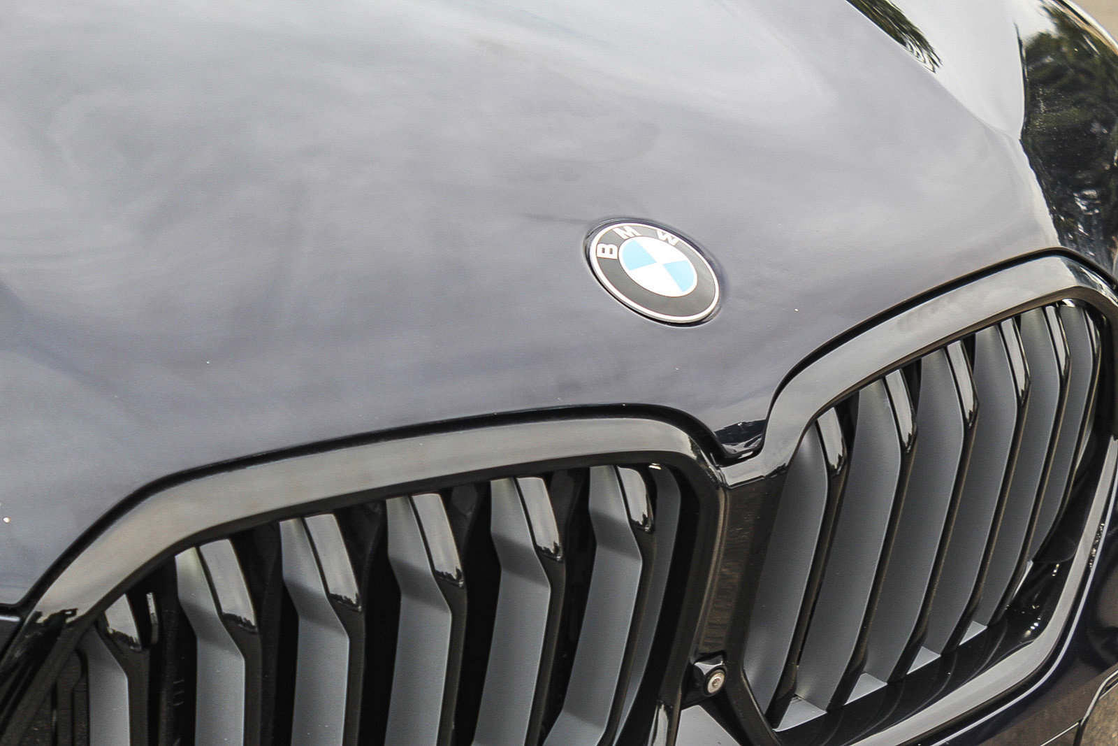 Used 2022 BMW X6 xDrive40i w/ M Sport Package image 9