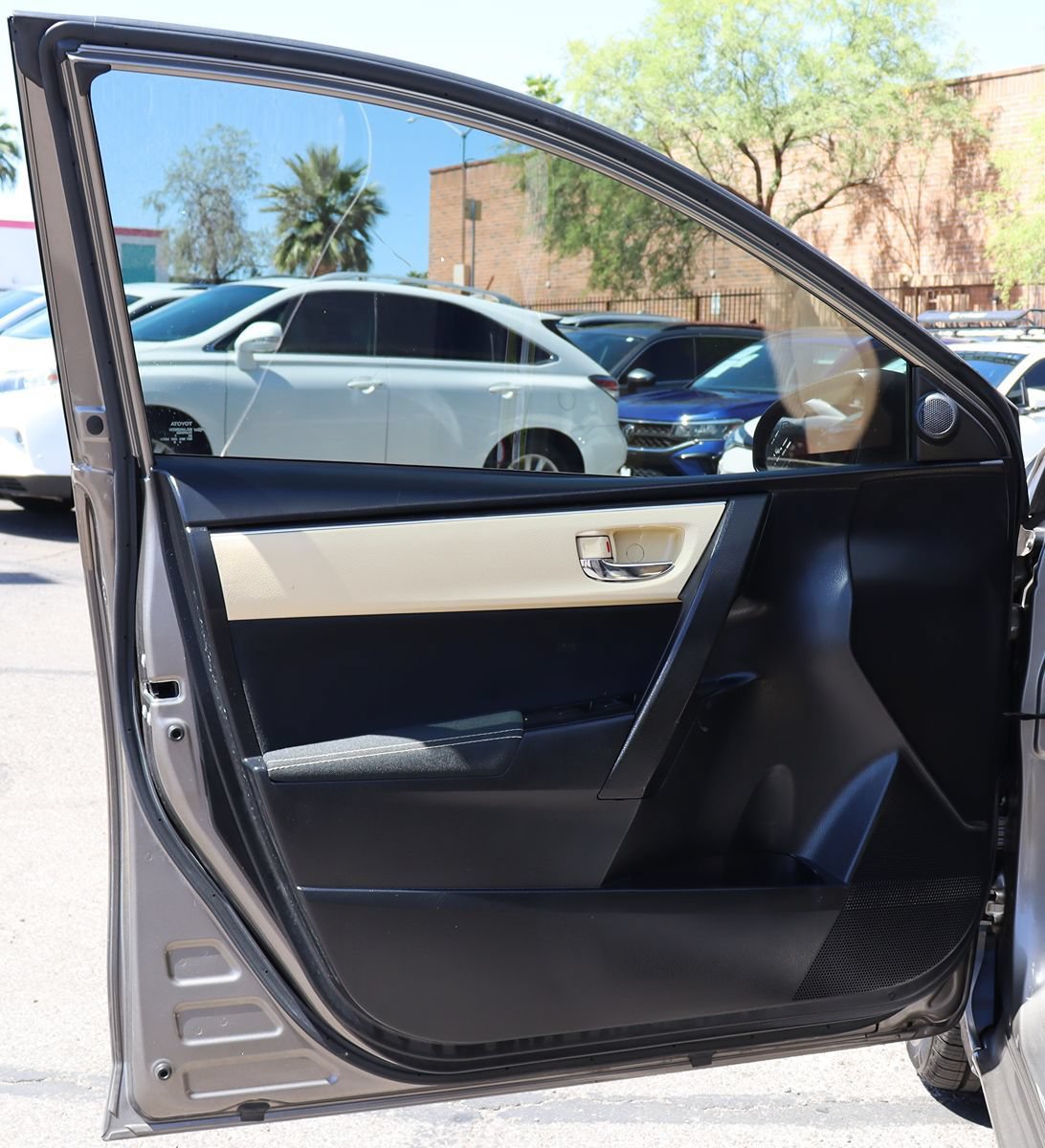 Used 2018 Toyota Corolla LE w/ Carpet Mat Package (TMS) FWD image 35