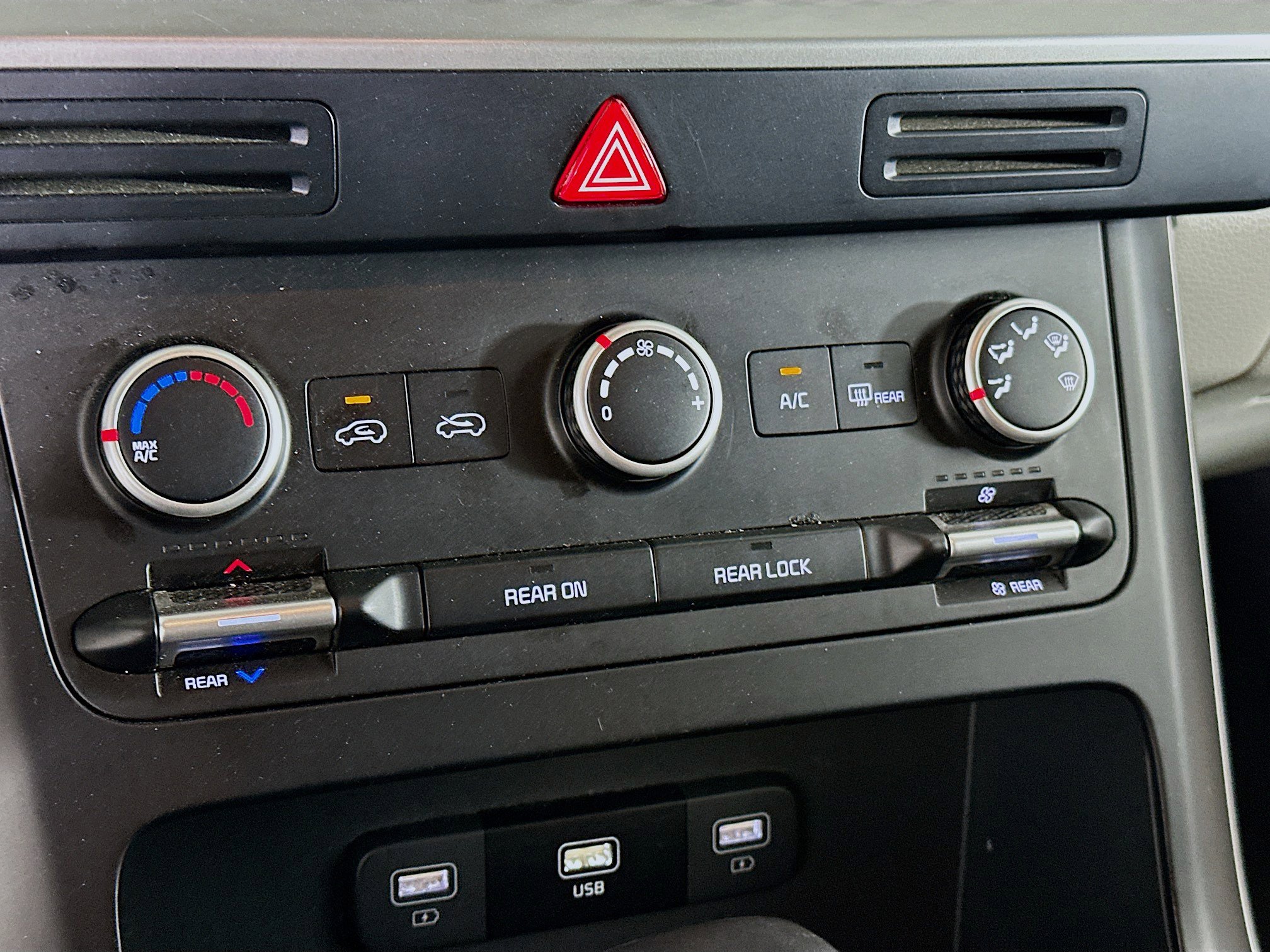 Used 2024 Kia Carnival LX image 23