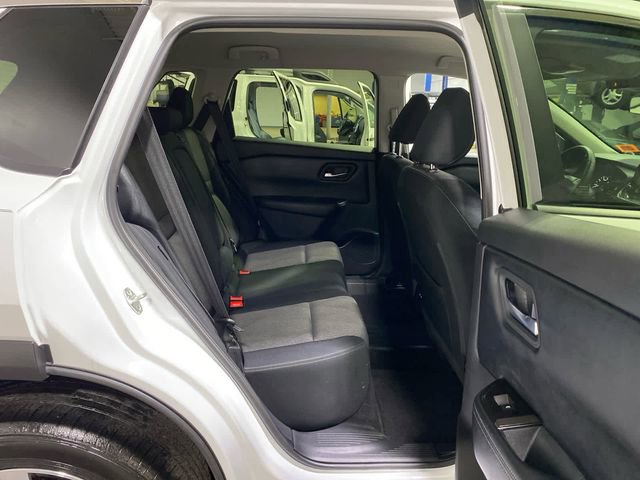 Certified 2025 Nissan Rogue SV image 28