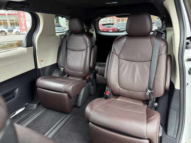 Certified 2021 Toyota Sienna Platinum image 35