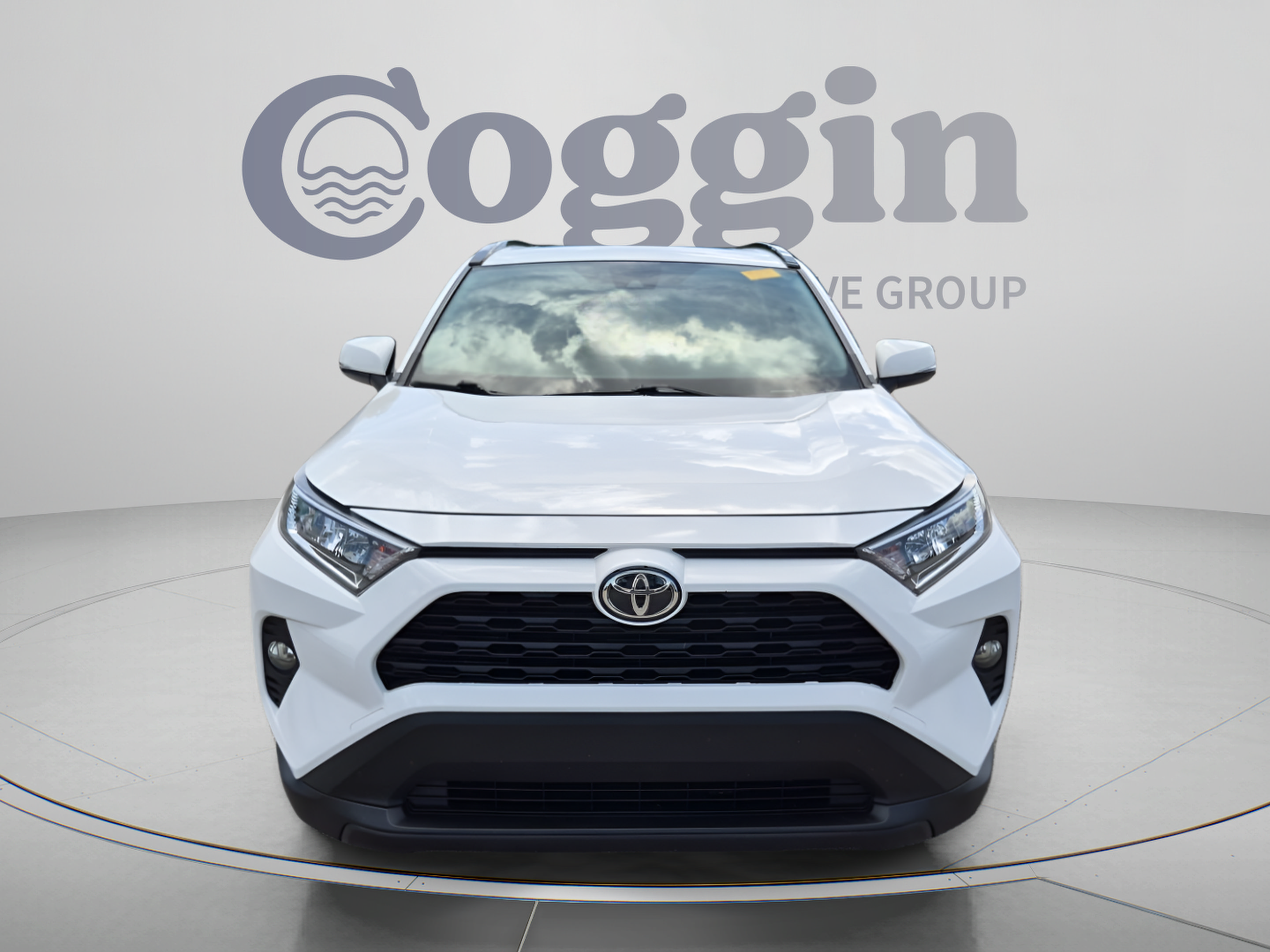 Used 2019 Toyota RAV4 XLE Premium FWD image 9