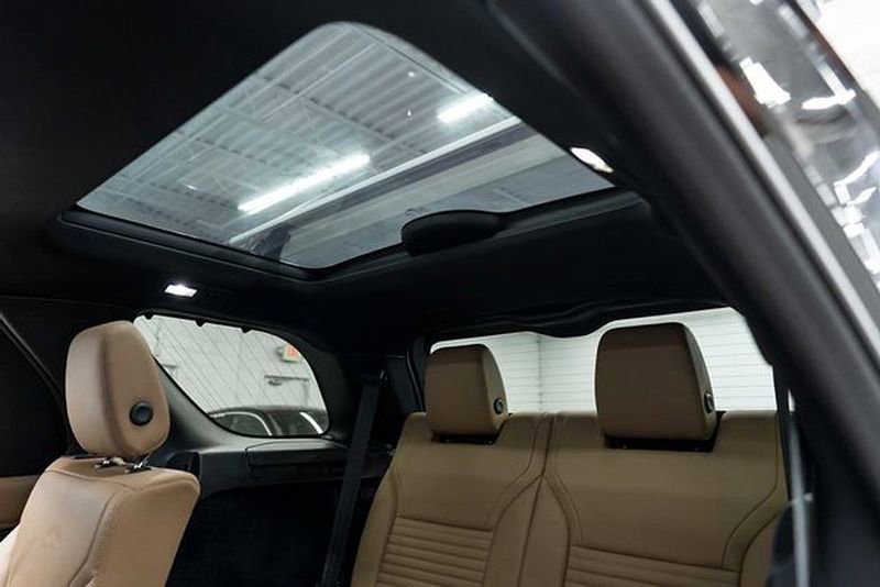 Used 2023 Land Rover Discovery S R-Dynamic image 19