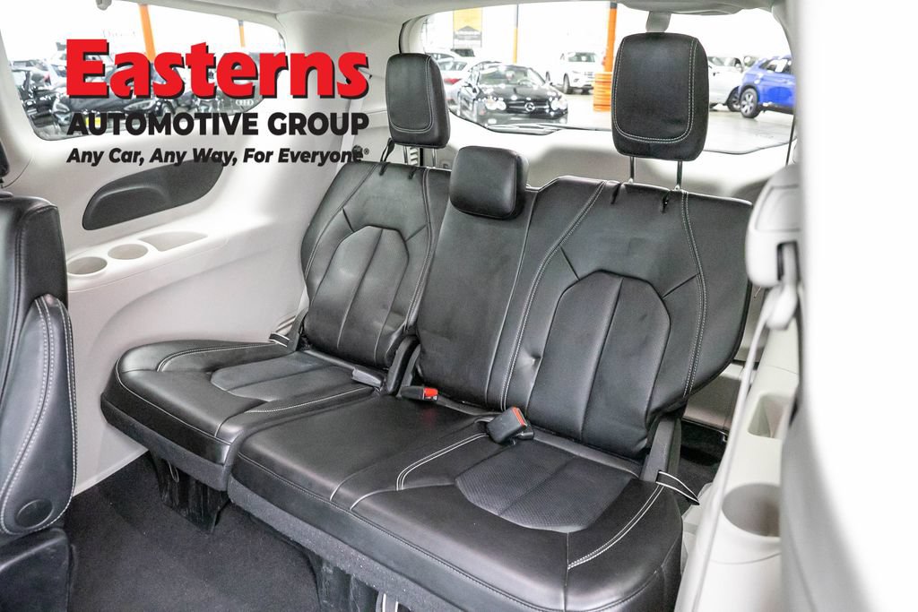 Used 2023 Chrysler Pacifica Touring-L FWD image 23