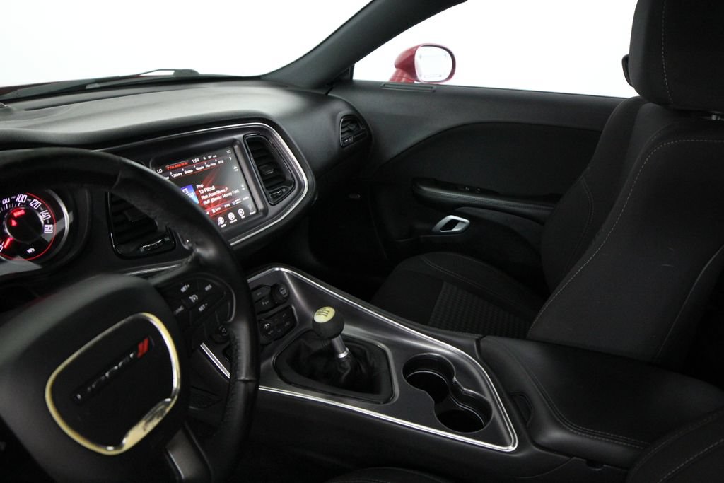 Used 2016 Dodge Challenger R/T w/ Driver Convenience Group RWD image 17