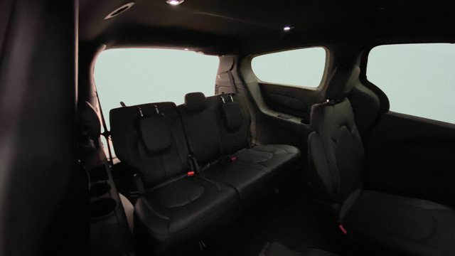 Used 2027 Chrysler Pacifica Select FWD image 30