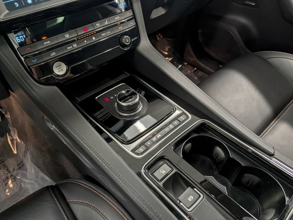 Used 2019 Jaguar F-PACE Prestige AWD/4WD image 16