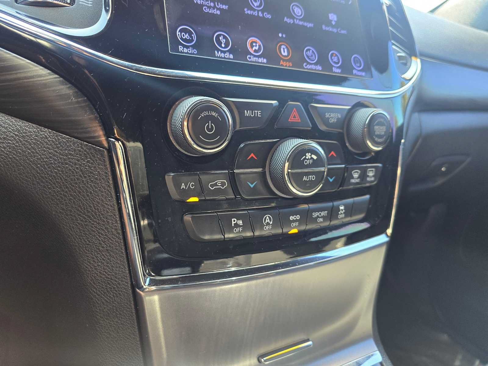 Used 2019 Jeep Grand Cherokee Laredo RWD image 30