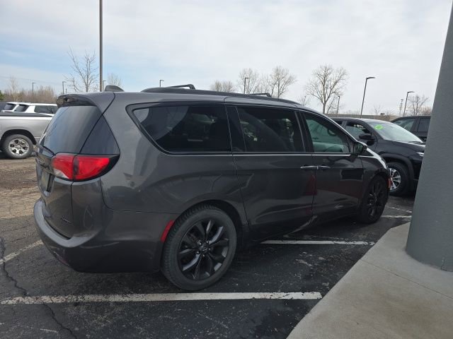 Used 2018 Chrysler Pacifica Limited w/ S Appearance Package image 4