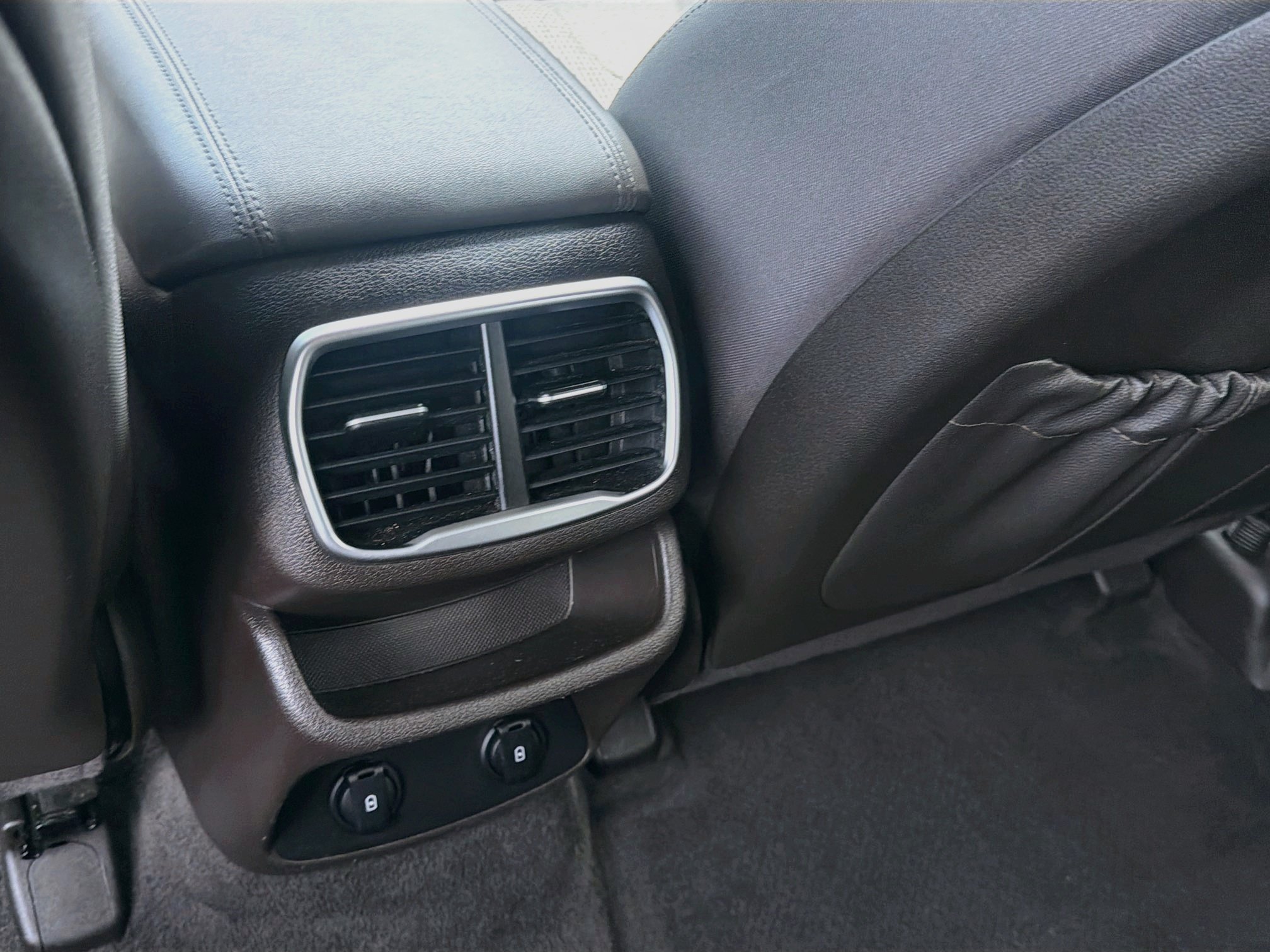 Used 2020 Hyundai Santa Fe SE FWD image 20