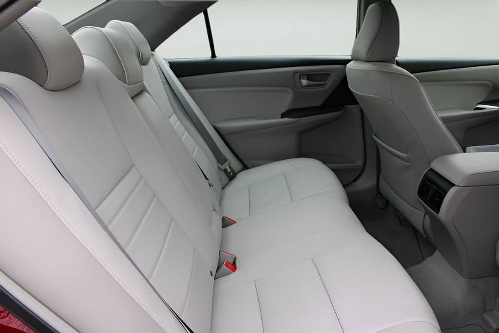 Used 2015 Toyota Camry XLE w/ Moonroof Package FWD image 22