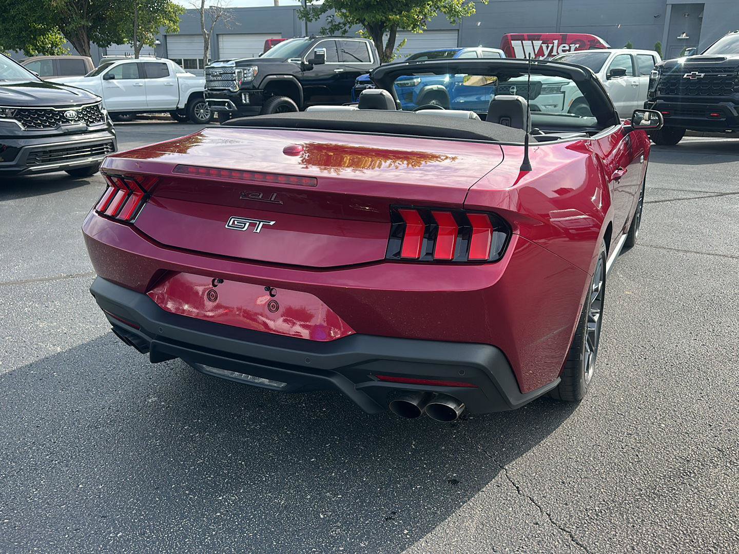 Used 2025 Ford Mustang GT Premium w/ GT Performance Package RWD image 4