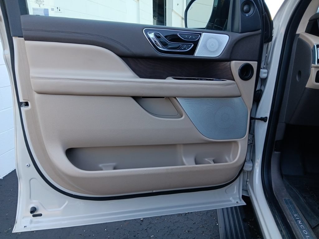 Used 2023 Lincoln Navigator L Reserve AWD/4WD image 28