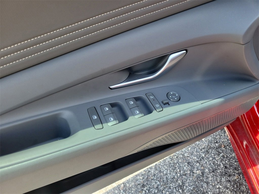 Used 2025 Hyundai Elantra SEL image 7