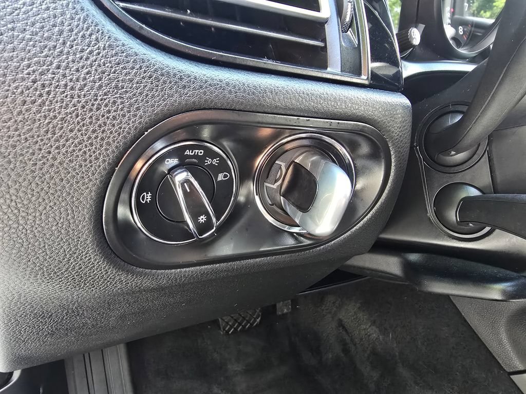 Used 2023 Porsche Macan AWD/4WD image 21
