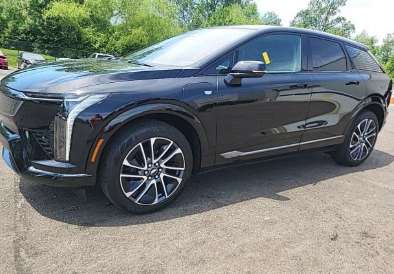 Used 2025 Cadillac Optiq Sport 1 AWD/4WD image 1