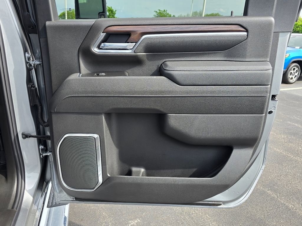 New 2026 GMC Sierra 3500 SLT w/ SLT Premium Package AWD/4WD image 32