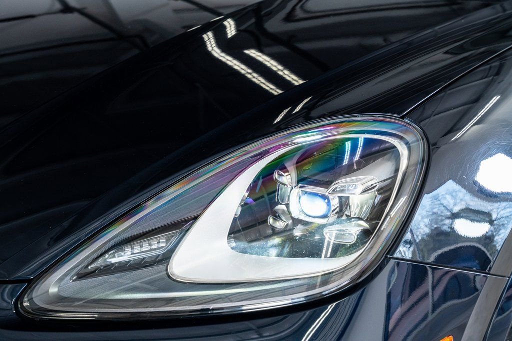 Used 2022 Porsche Cayenne Platinum Edition image 13