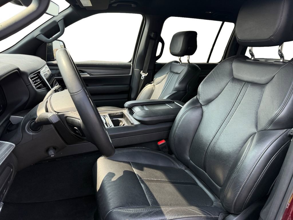 Used 2023 Jeep Wagoneer L Series II image 9