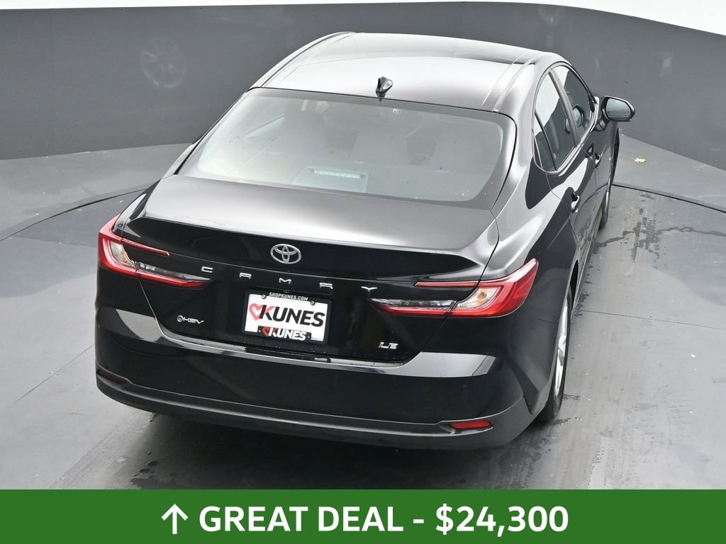 Used 2025 Toyota Camry LE image 39