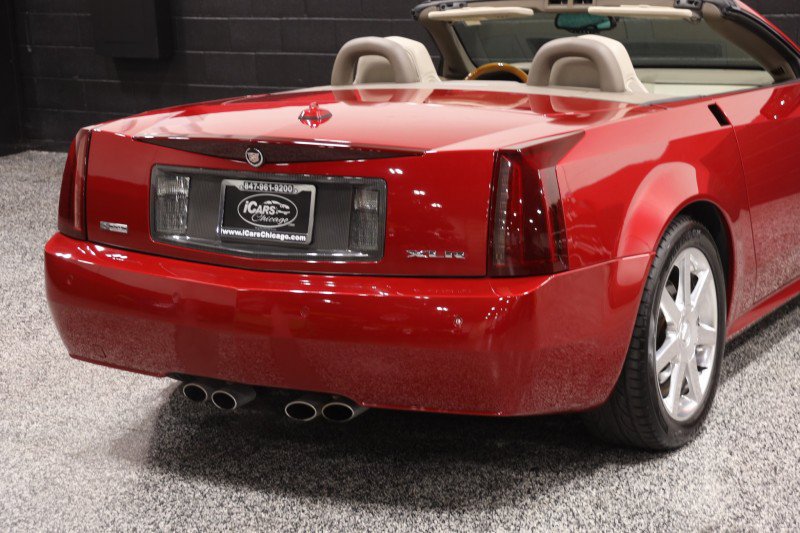 Used 2005 Cadillac XLR RWD image 30