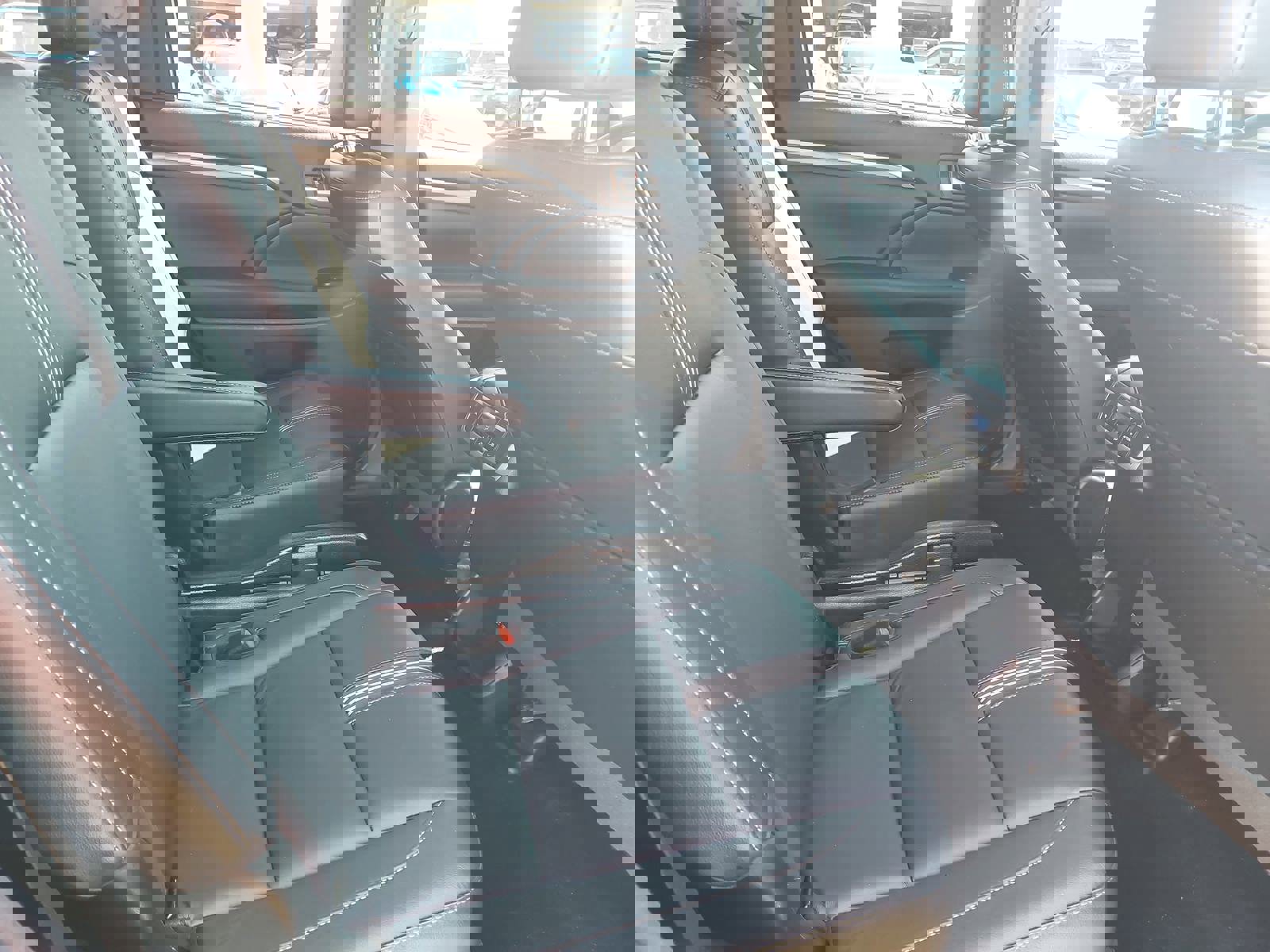 Used 2018 Toyota Highlander SE image 11