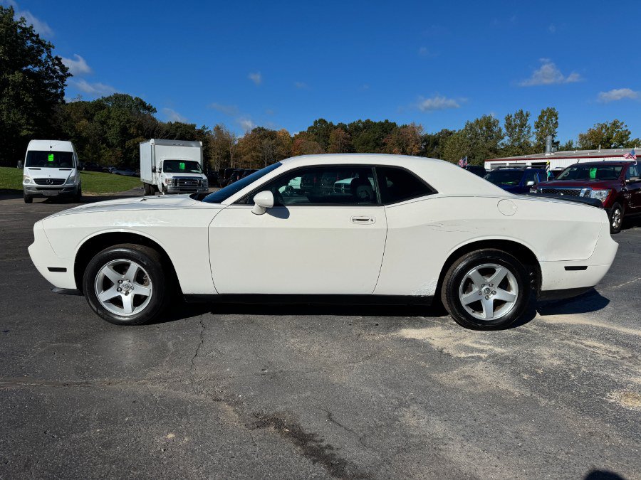 Used 2010 Dodge Challenger SE RWD image 2