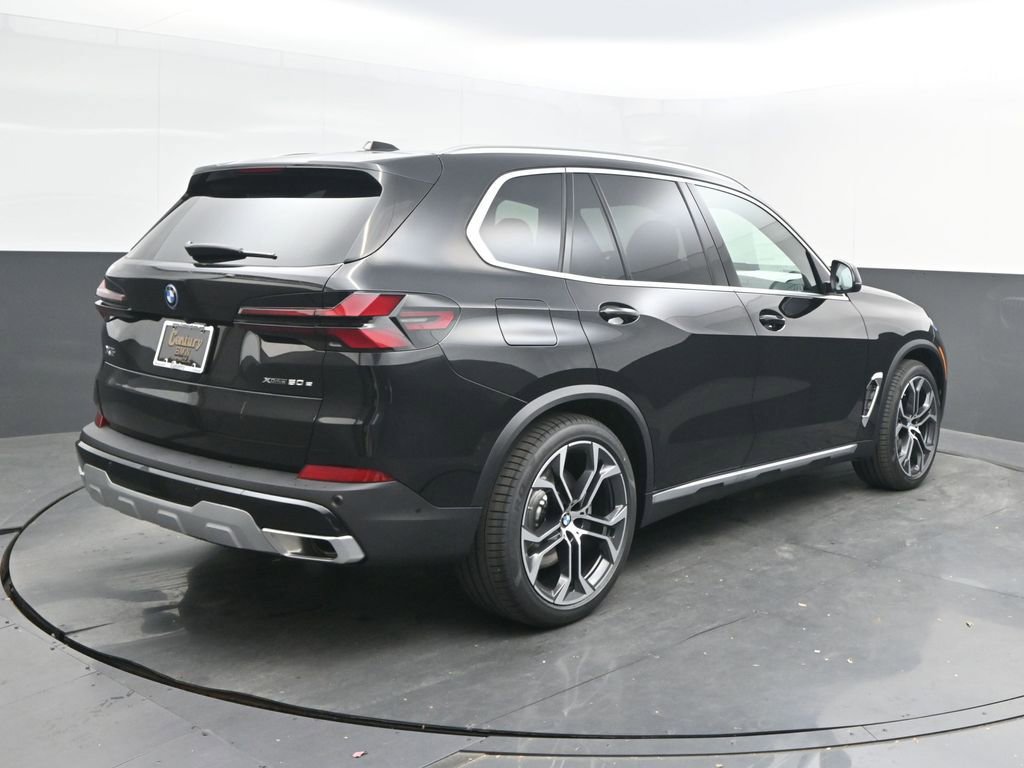 New 2026 BMW X5 xDrive50e w/ Premium Package AWD/4WD image 7