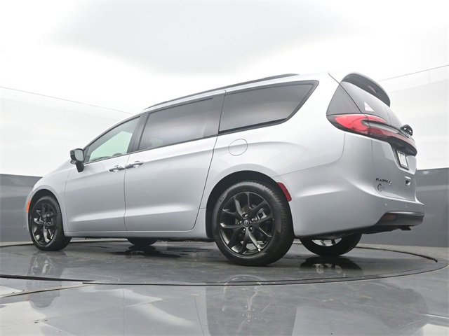New 2026 Chrysler Pacifica Select image 48
