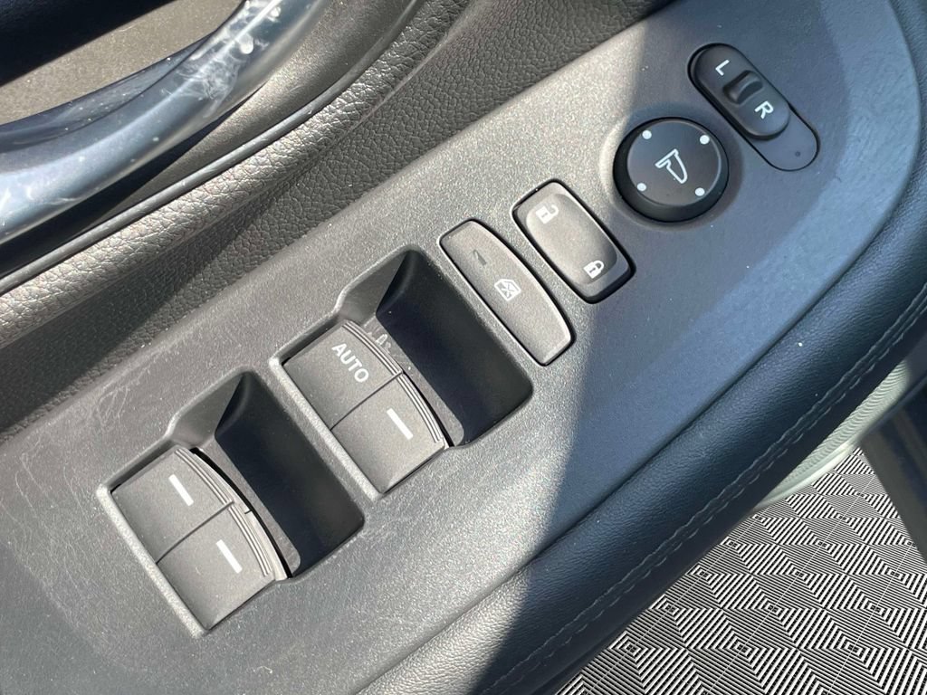 Used 2023 Honda HR-V LX image 17