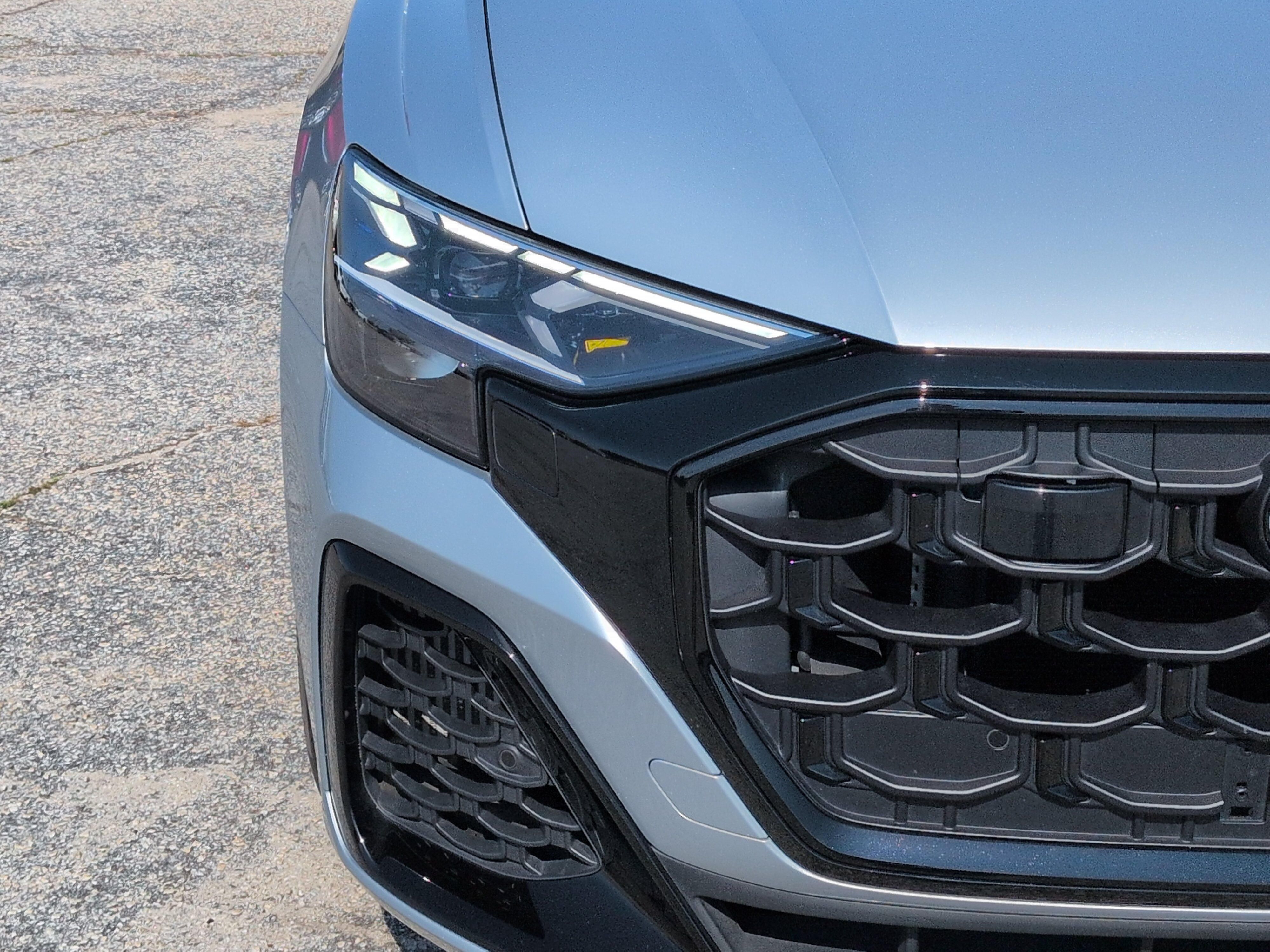 Used 2025 Audi SQ8 Prestige w/ Prestige Package AWD/4WD image 8