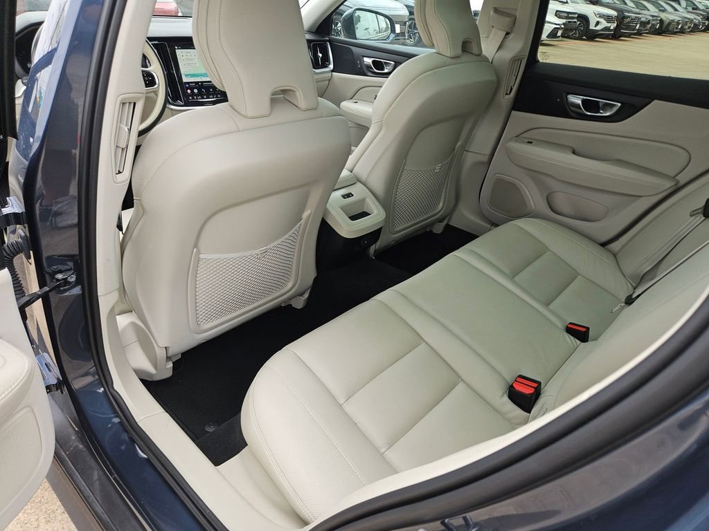 Used 2025 Volvo V60 B5 Cross Country Plus AWD/4WD image 28