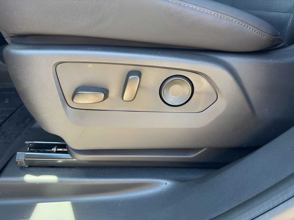 Used 2024 GMC Hummer EV 3X AWD/4WD image 11