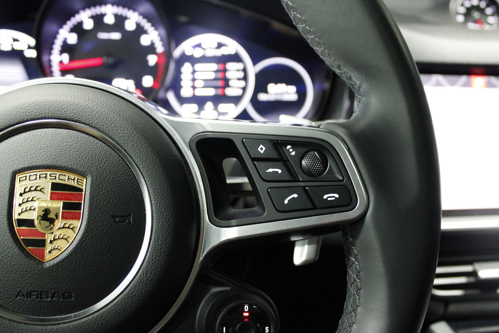 Certified 2021 Porsche Cayenne Coupe AWD/4WD image 34