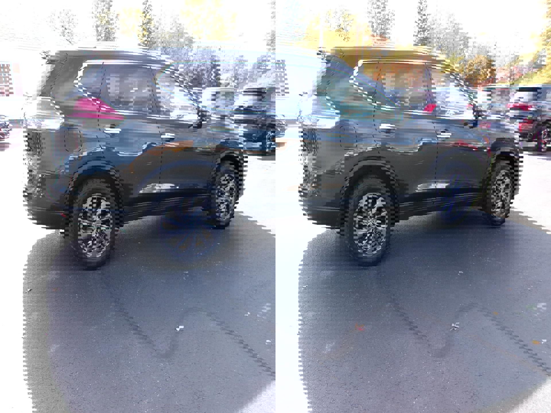 Used 2016 Nissan Rogue SL w/ SL Premium Package image 5