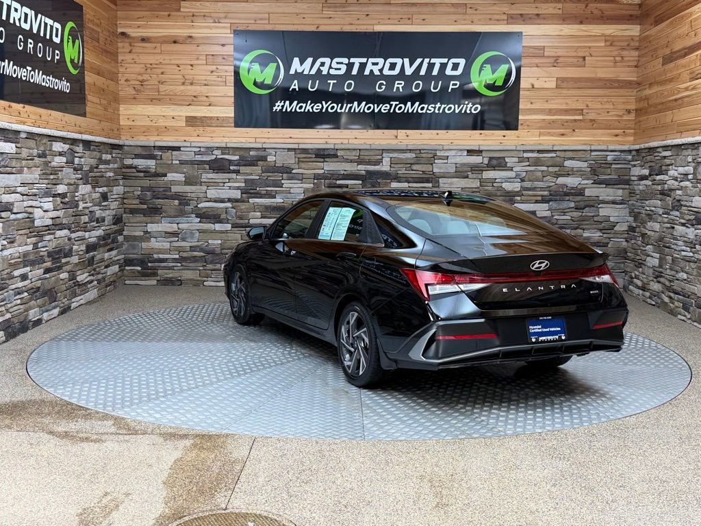 Certified 2025 Hyundai Elantra Limited FWD image 7